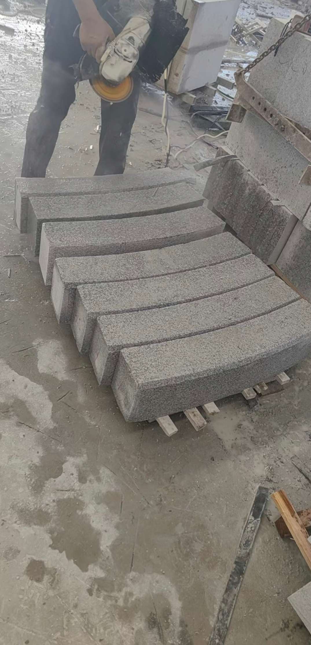 晋中芝麻白弧形路牙石